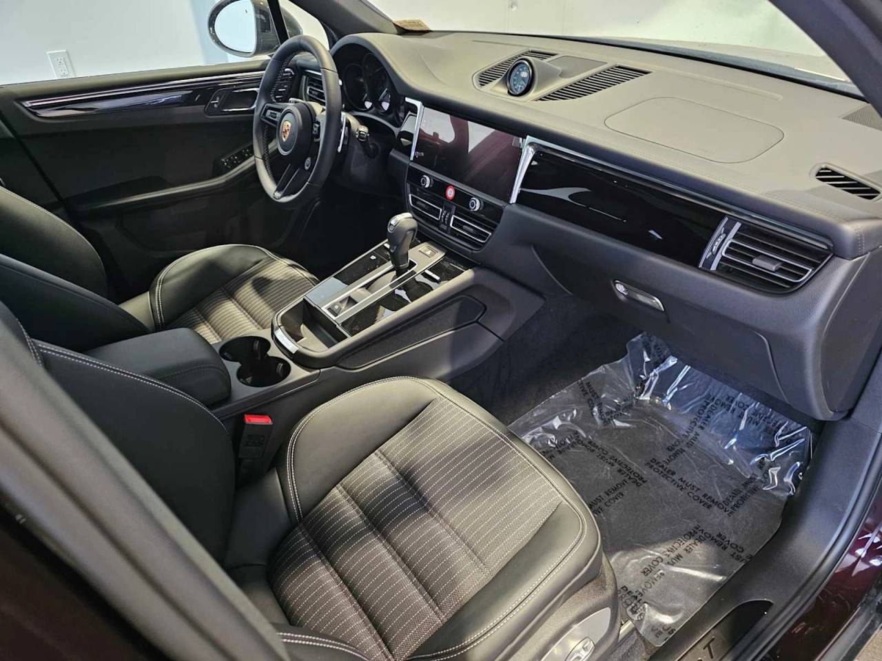 2025 Porsche Macan T