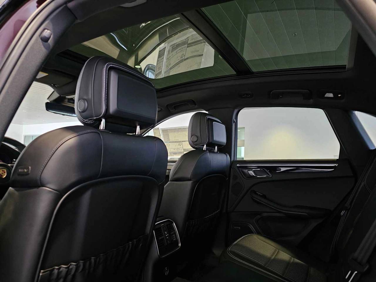 2025 Porsche Macan T