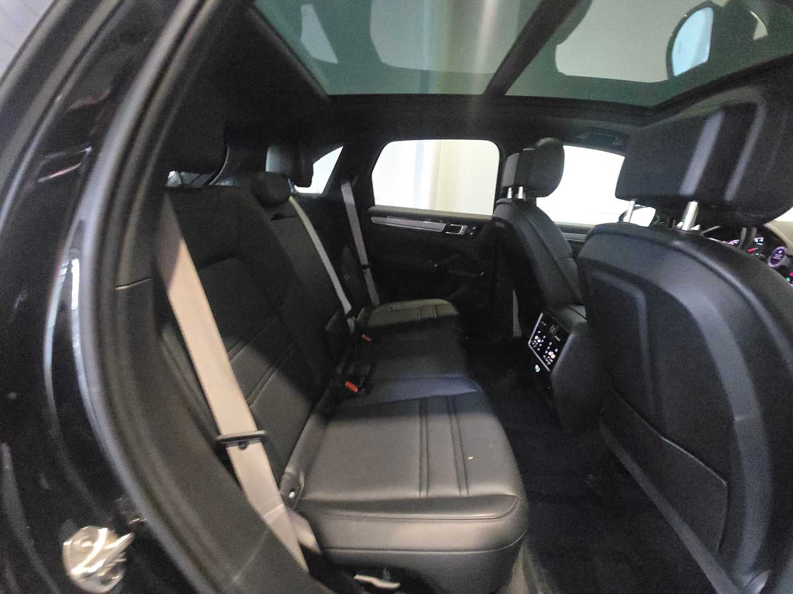 2023 Porsche Cayenne Cayenne Platinum Edition (MY23)