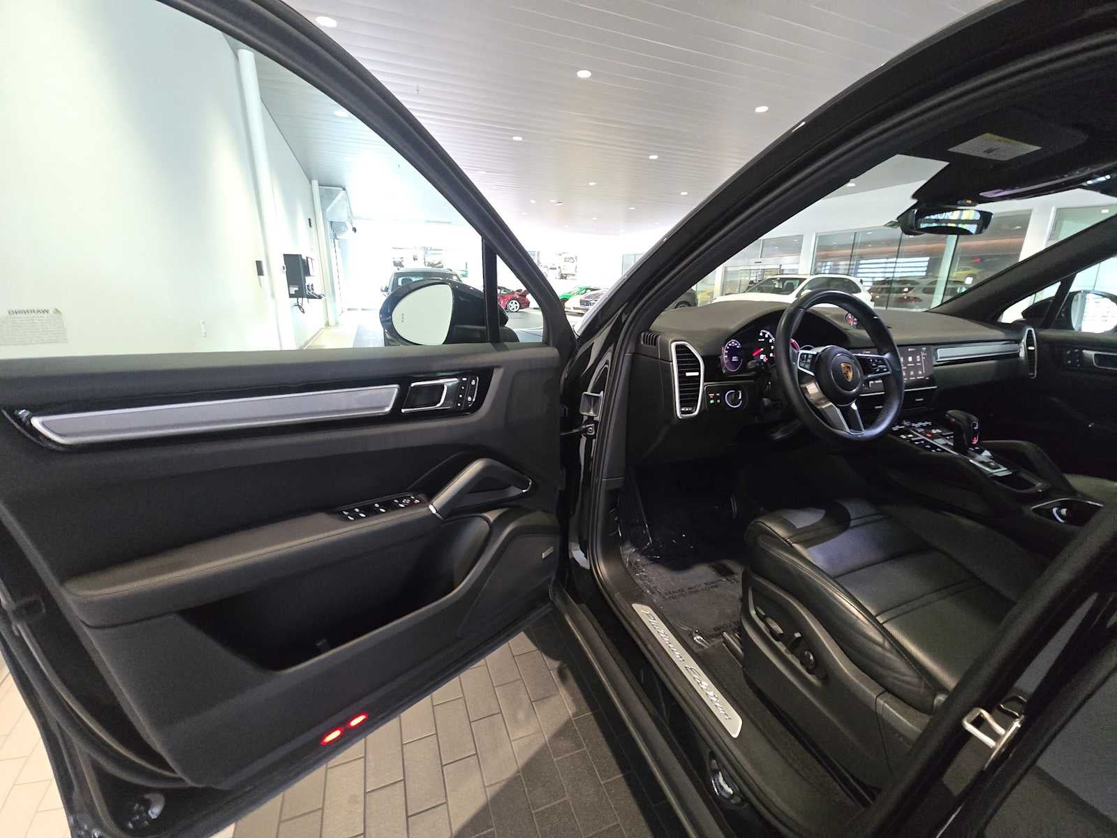 2023 Porsche Cayenne Cayenne Platinum Edition (MY23)