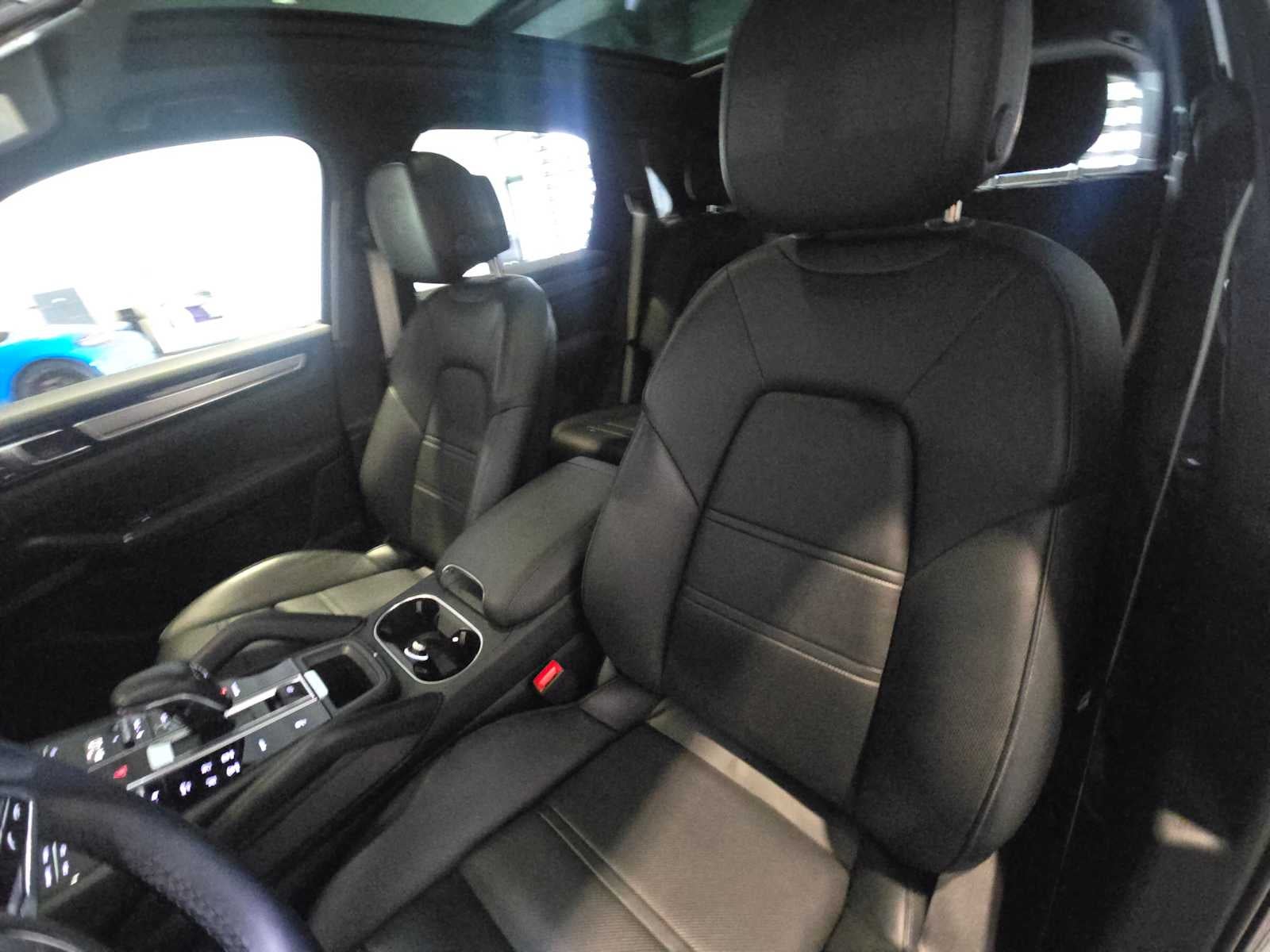 2023 Porsche Cayenne Cayenne Platinum Edition (MY23)