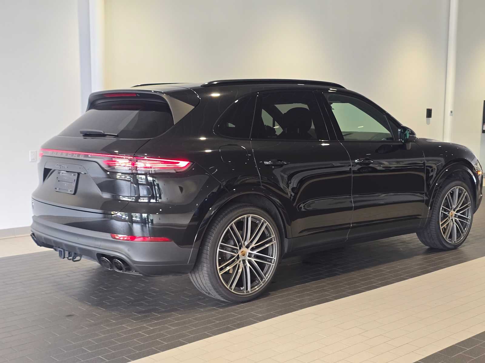 2023 Porsche Cayenne Cayenne Platinum Edition (MY23)
