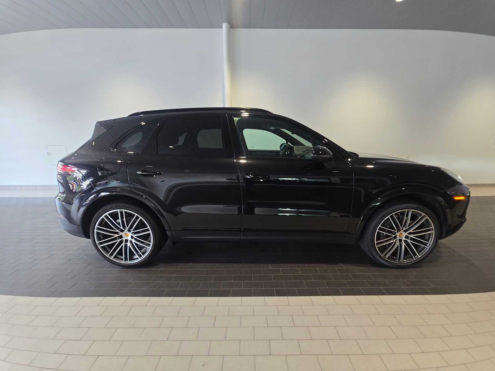 2023 Porsche Cayenne Cayenne Platinum Edition (MY23)