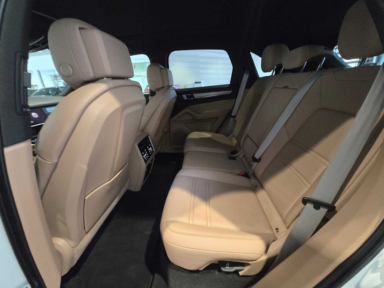 2022 Porsche Cayenne Platinum Edition