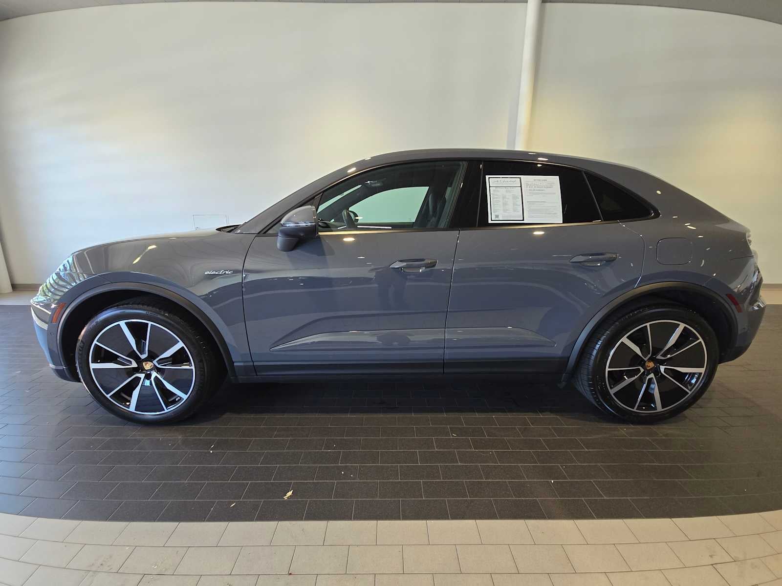 2025 Porsche Macan Electric 4