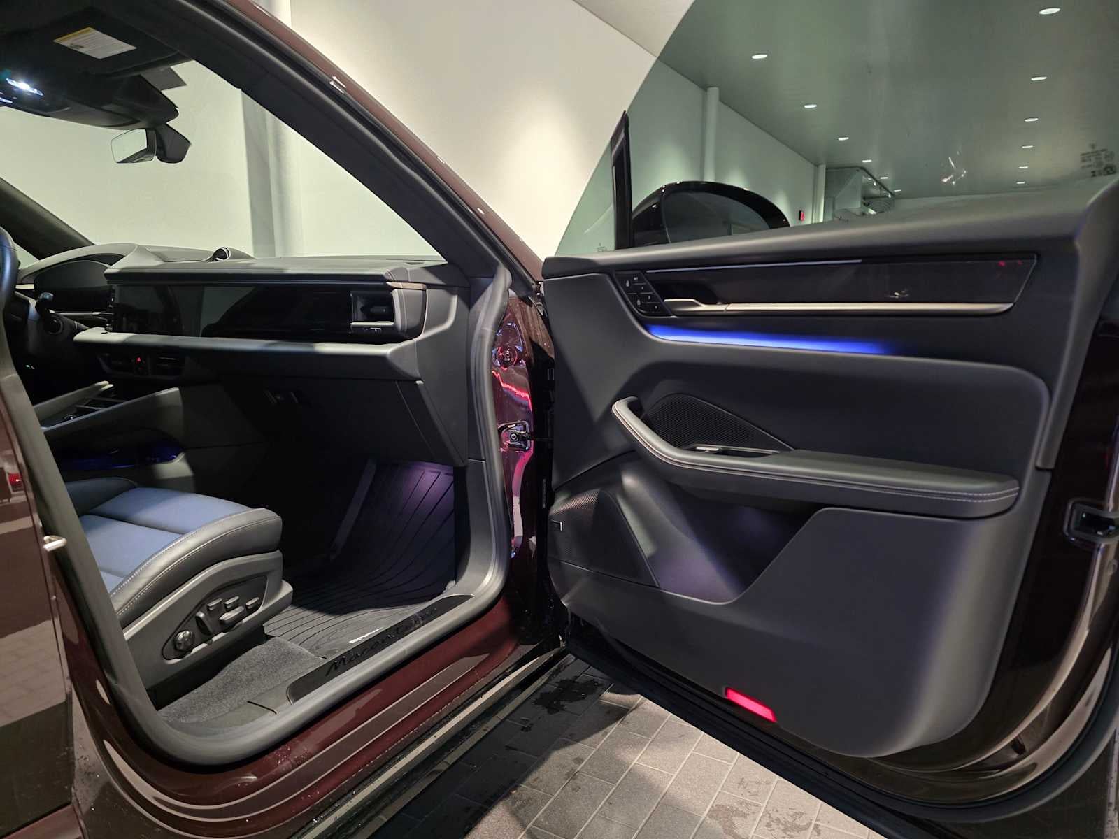 2025 Porsche Macan Electric Turbo