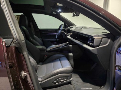 2025 Porsche Macan Electric Turbo