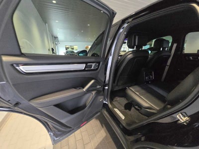 2022 Porsche Cayenne Cayenne E-Hybrid Platinum Edition (MY22)