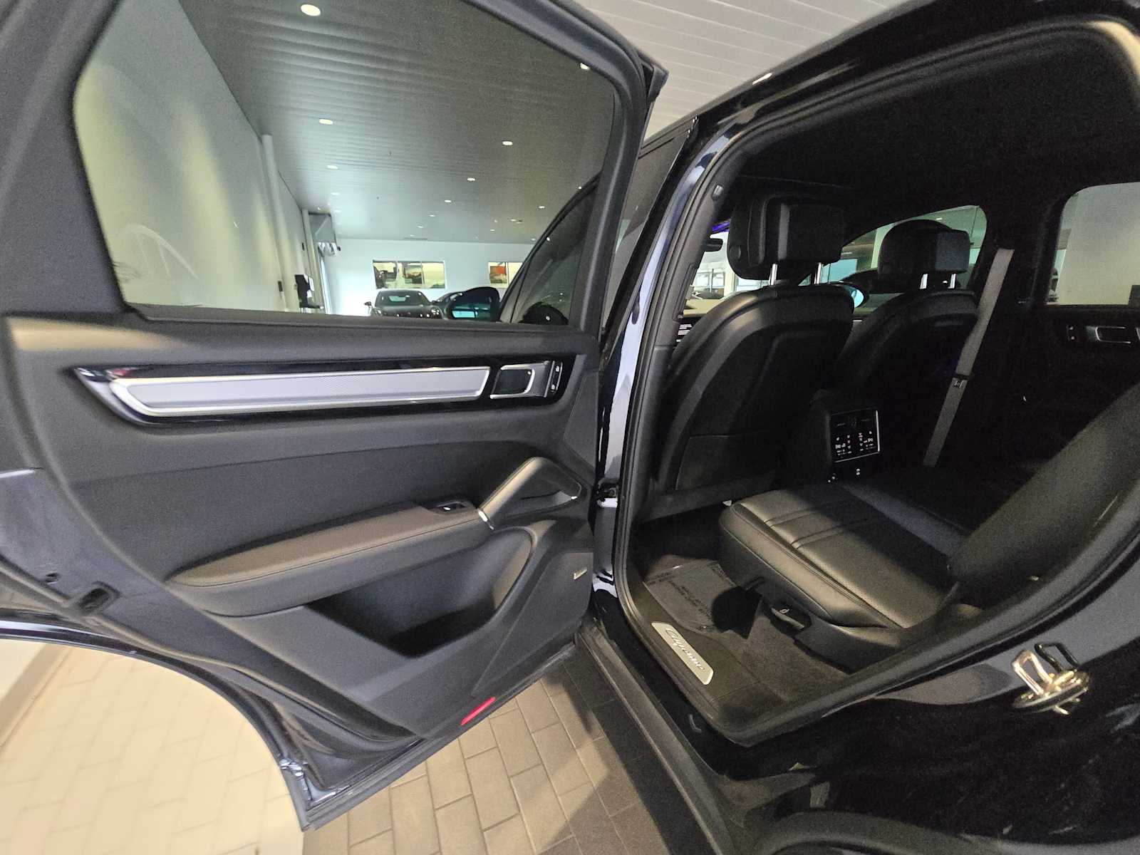 2022 Porsche Cayenne Cayenne E-Hybrid Platinum Edition (MY22)