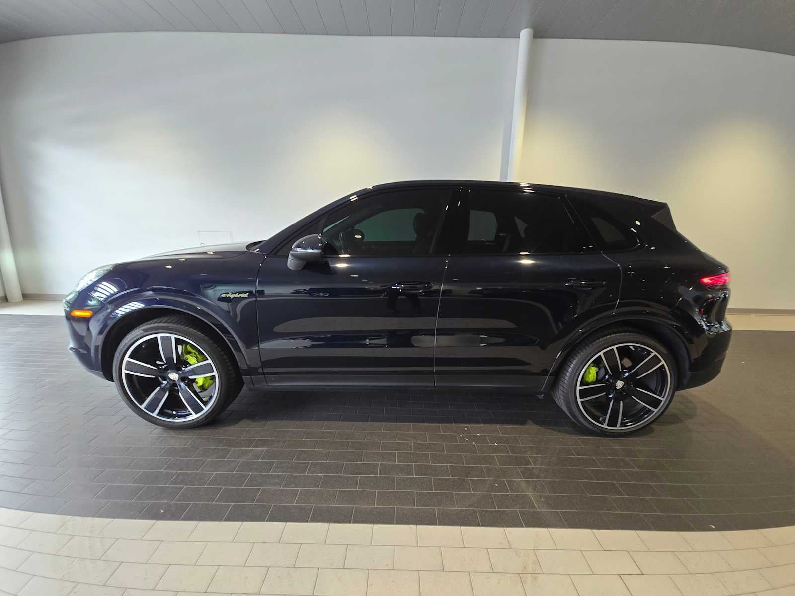 2022 Porsche Cayenne Cayenne E-Hybrid Platinum Edition (MY22)