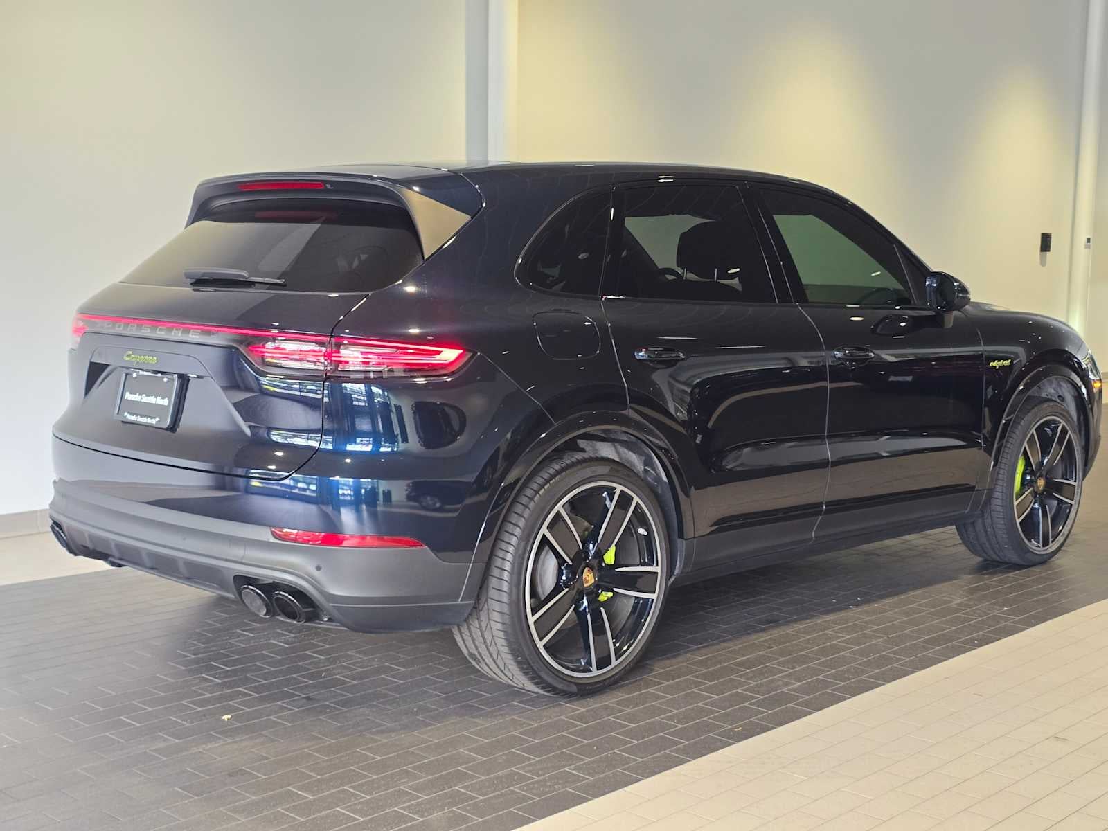 2022 Porsche Cayenne Cayenne E-Hybrid Platinum Edition (MY22)