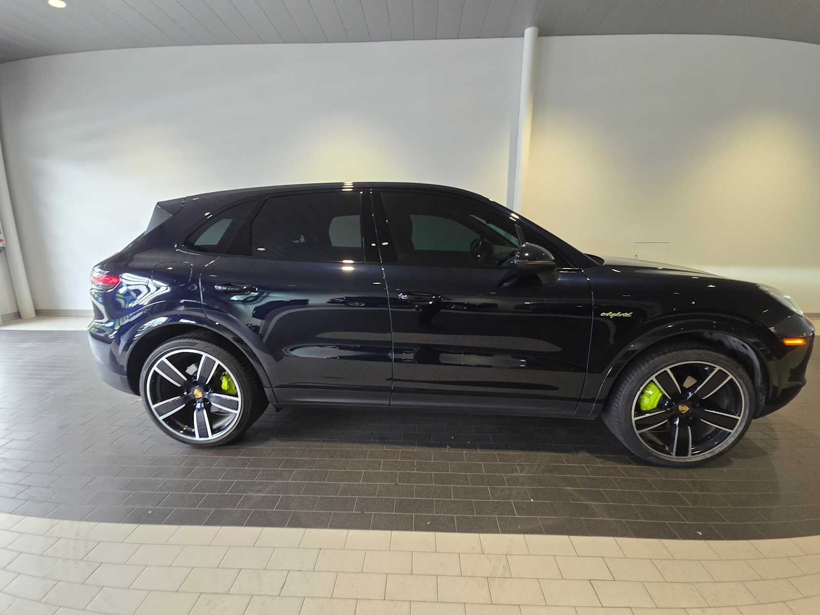 2022 Porsche Cayenne Cayenne E-Hybrid Platinum Edition (MY22)
