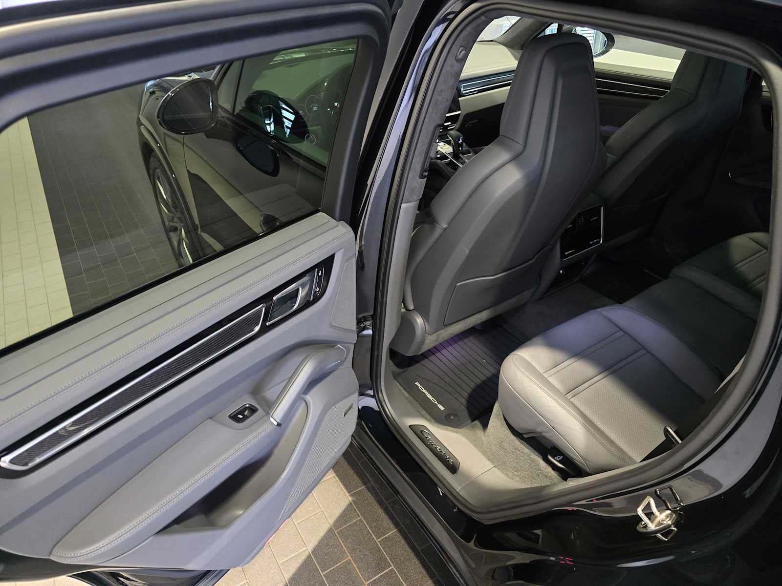 2023 Porsche Cayenne GTS