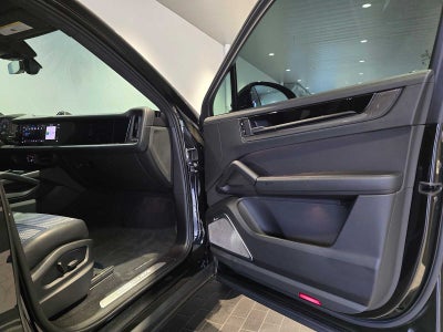 2025 Porsche Cayenne GTS