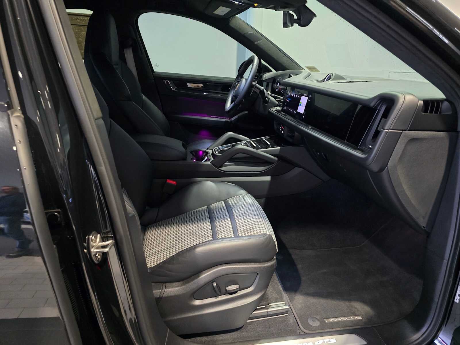 2025 Porsche Cayenne GTS