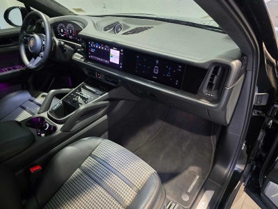 2025 Porsche Cayenne GTS