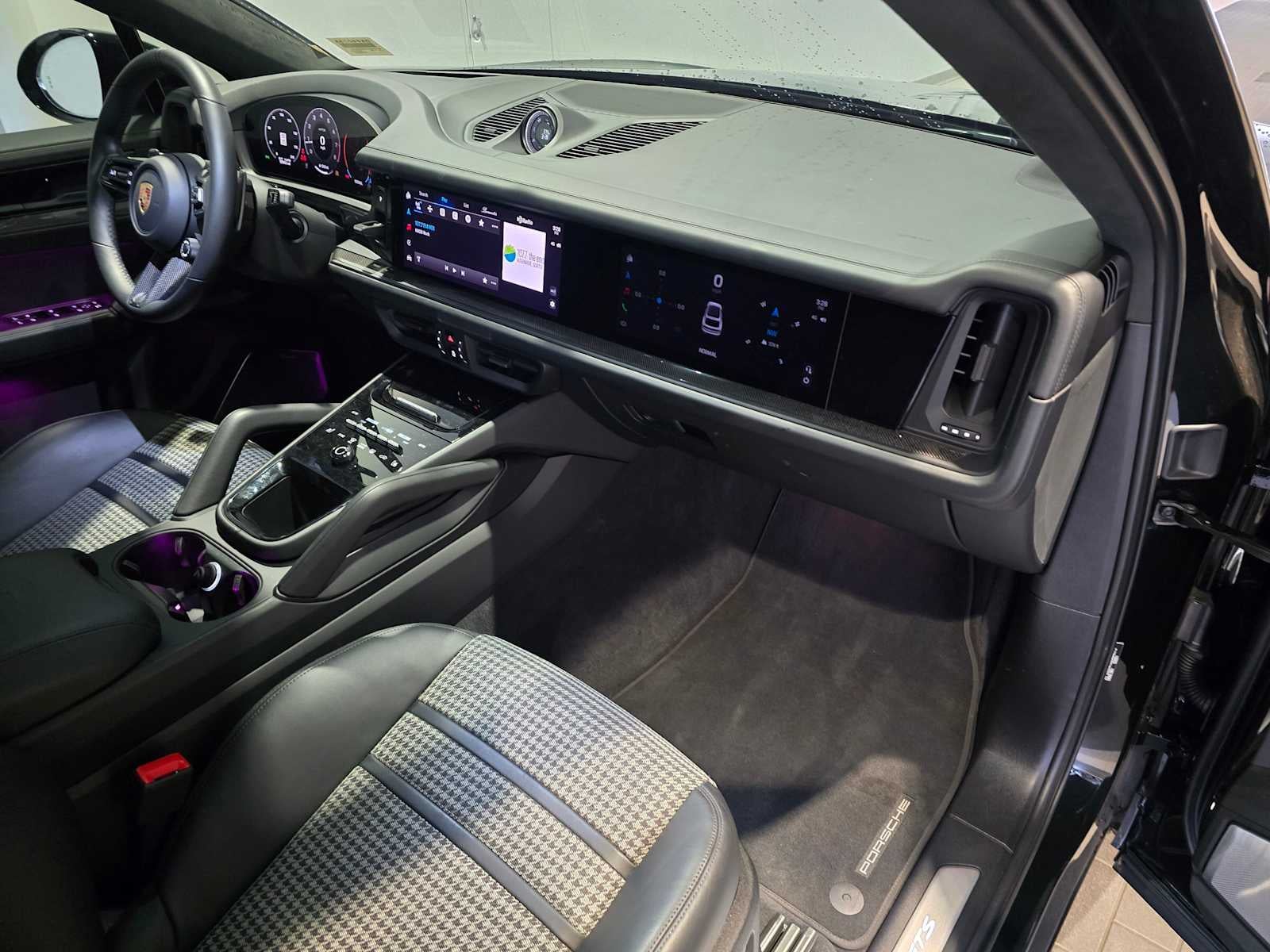 2025 Porsche Cayenne GTS