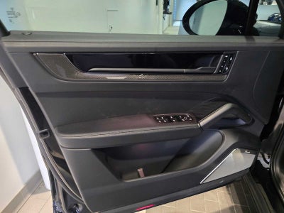 2025 Porsche Cayenne GTS