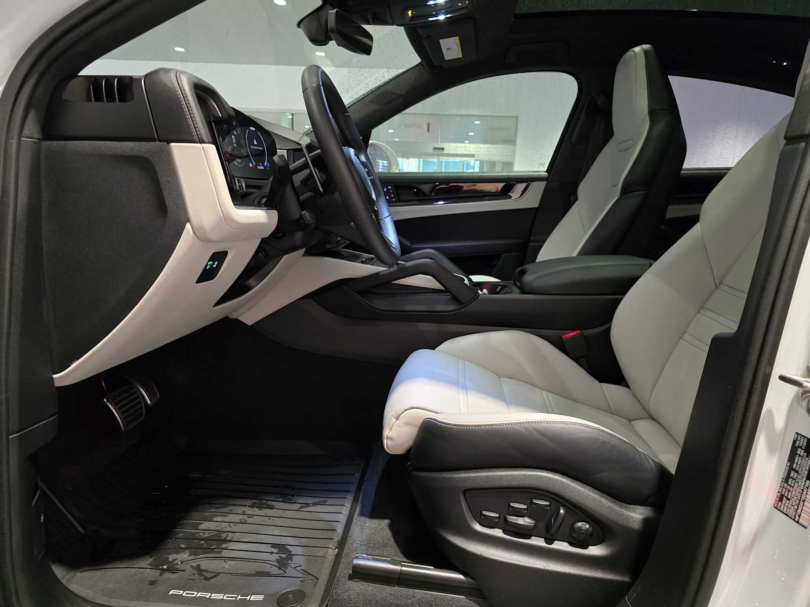 2025 Porsche Cayenne Turbo E-Hybrid